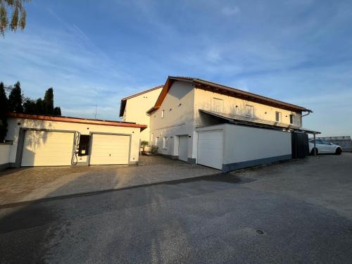 Sinzing Apartment | Ferienwohnung Villa Bachfischer