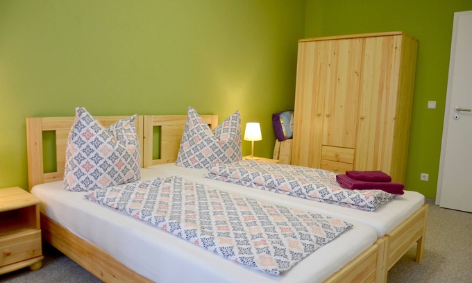 Schenkendobern Apartment | Ferienwohnung Zum Dorfkrug - Ferienwohnung
