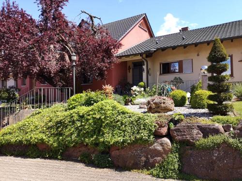 Karlburg Apartment | Ferienwohnungen Maintal