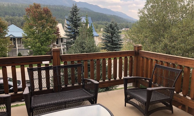 East Kootenay Condo | Fernie 3 Bed Condo with vaulted ceilings and Deck