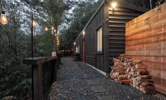 Hobart Cottage | Fernvale Cottage An Enchanting Mountainside Oasis