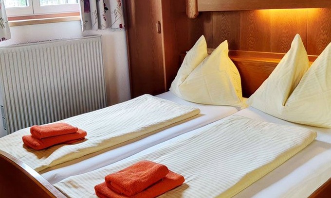Sankt Georgen im Attergau Apartment | Fewo Kronberg - Frühstückspension Holzapfel