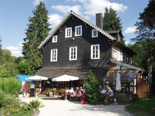 Hatzfeld Bed & Breakfast | FeWo Landhaus Ederlust HeilungsRäume eV