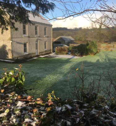 Llanddarog Bed & Breakfast | Fferm Glanyrynys Farm