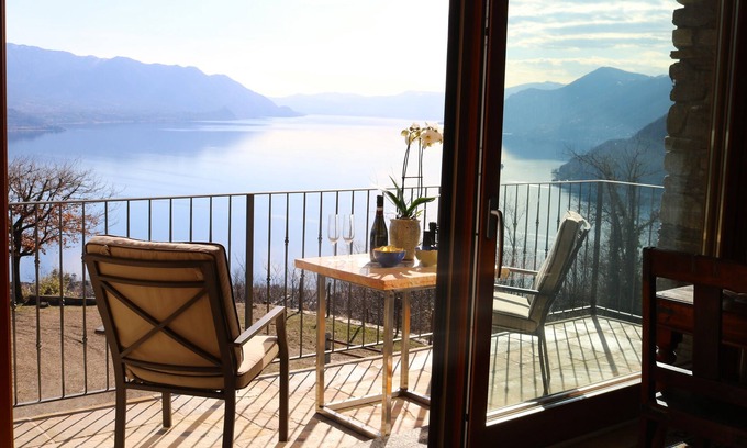 Maccagno Apartment | Finca Cascina Borchina: "FALCO" country estate, relaxation, dream lake view, nature, organic