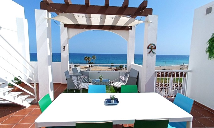 Vista de los Angeles-Rumina Apartment | Fiber Fiber Penthouse with Ocean Views and Community Pool