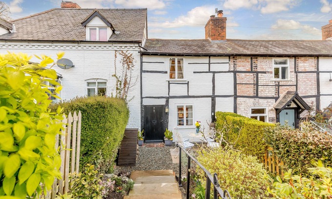 Montgomery House | Fiddler's Cottage - Two Bedroom House, Sleeps 3