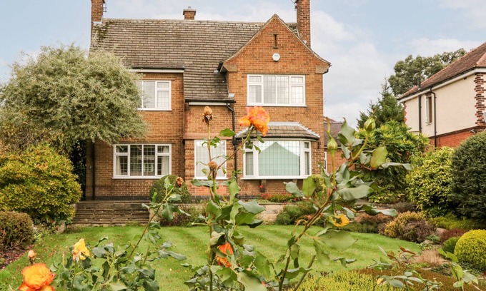 Swanwick House | FIELD HOUSE, pet friendly, with a garden in Swanwick