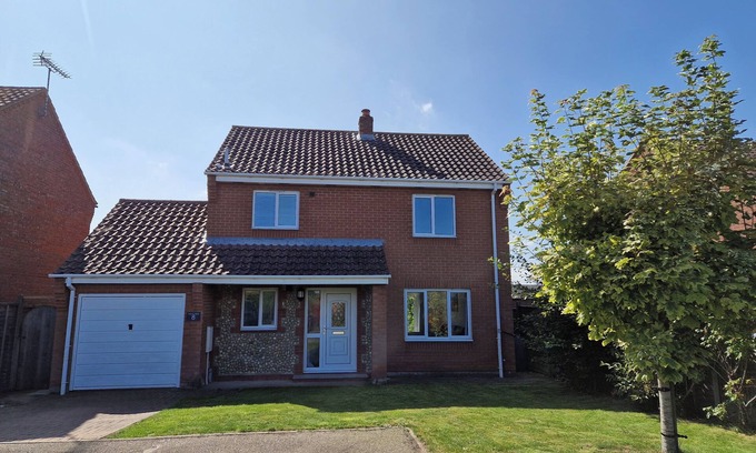 Bodham House | FIELD VIEW, family friendly, character holiday cottage in Sheringham