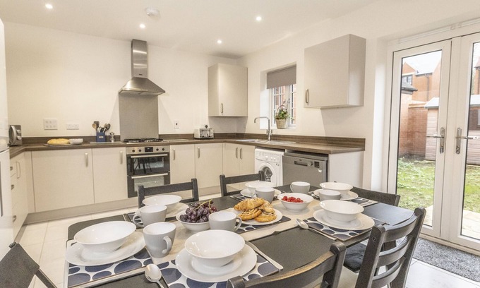 Brackley House | Field View House | Brackley Holiday Let | 3 Beds & Sleeps 6