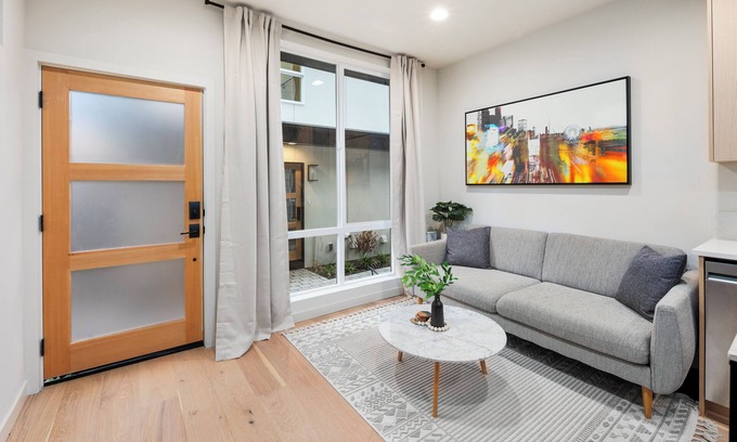 North Beacon Hill House | FIFA Retreat - Rooftop, A/C, Mt. Rainier View