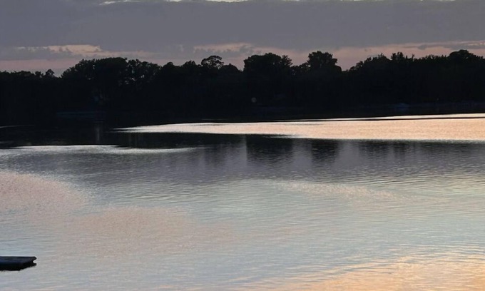 Dassel House | Find your happy place at Big Swan Lake. Enjoy peaceful sunsets. Pets welcome.