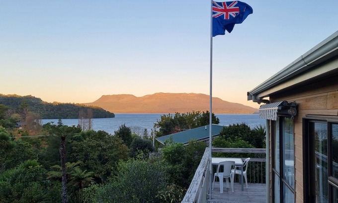 Lake Tarawera House | Find Your Peace at Trout Lodge!