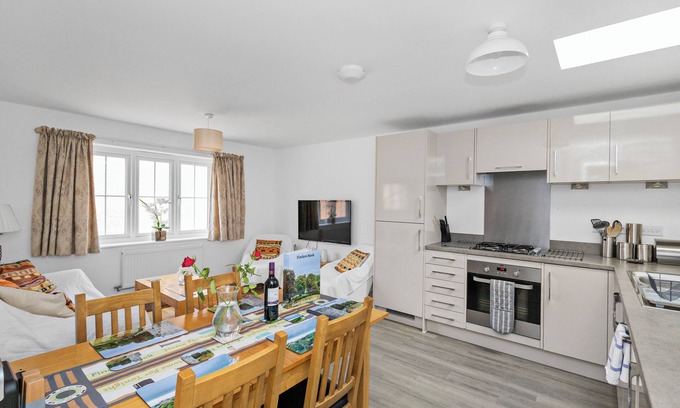 Ford Apartment | Finders Nook - Home From Home. nStay, work, rest or play near Goodwood