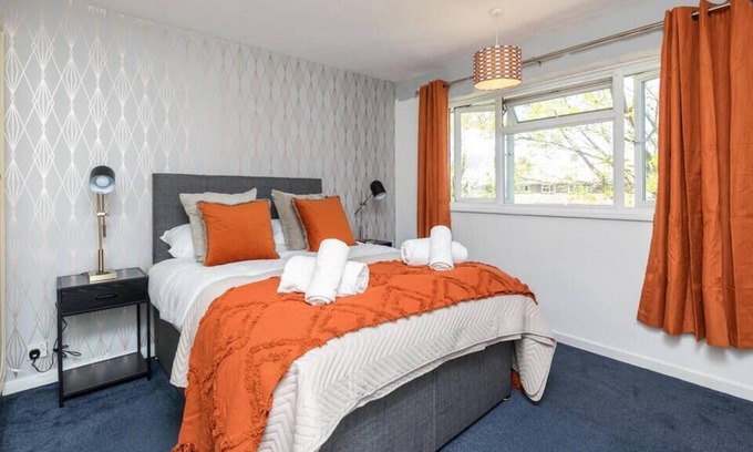 Ifield House | Findon House 10min from Gatwick airport
