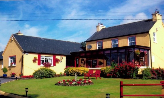 Macroom Bed & Breakfast | Findus House, Farmhouse Bed & Breakfast
