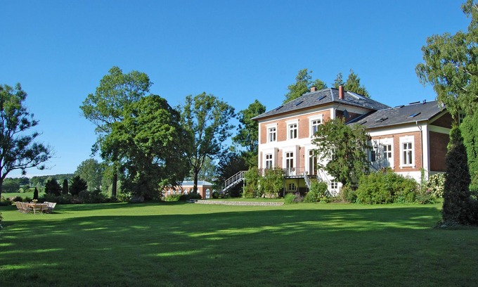 Kroepelin Apartment | Fine apartment in the manor house with Rosenpark