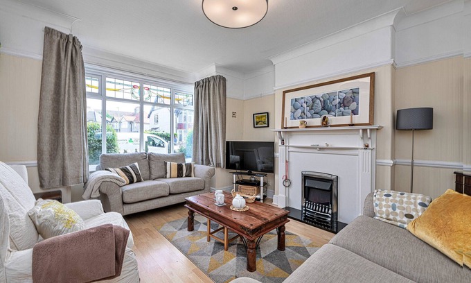 Rhos on Sea House | Finest Retreats | Penrhyn Avenue