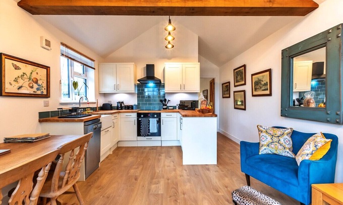 West Meon Ski Chalet | Finest Retreats - South Downs Lodge