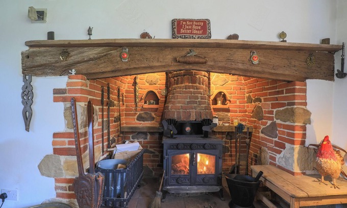Oxted Cottage | Finest Retreats | The Ratcatcher's Cottage