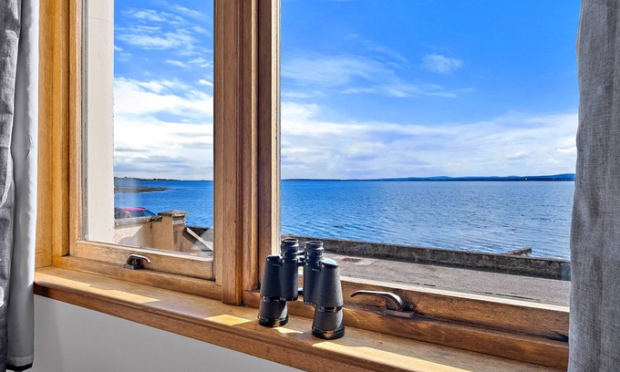 Avoch House | Finest Retreats | The Sea Cottage