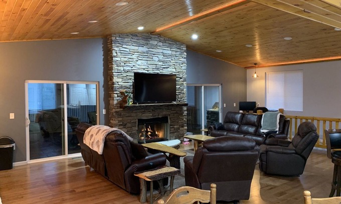 Johannesburg House | Finnegan RoadHouse - 7 Bedrooms, 5 Bath, on 10 Acres. Ideal for large groups.