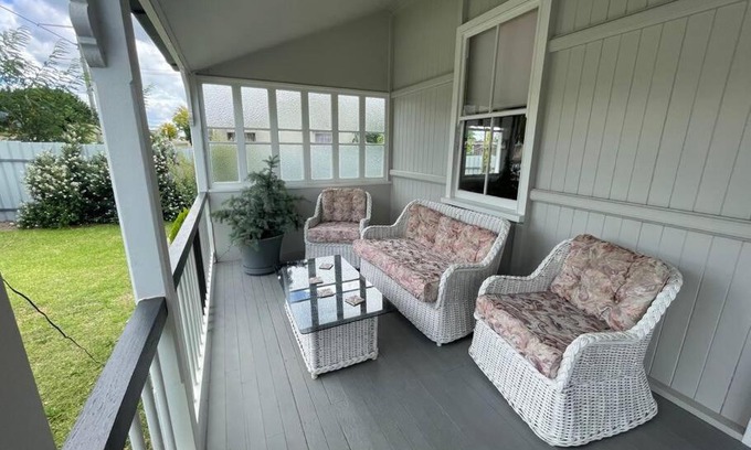 Stanthorpe House | Finney Cottage