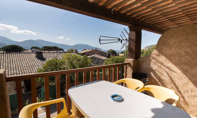 Residences du Golfe de Lava Apartment | Fior du Mare 80m from the beach – View of the sea and mountains, private terrace, A/C and Wi-Fi