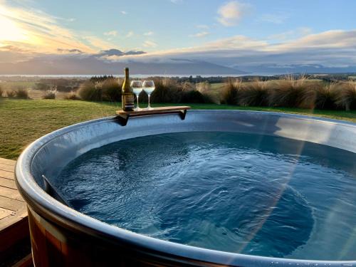 Te Anau House | Fiordland Eco-Retreat - Panoramic Views - Hot Tub