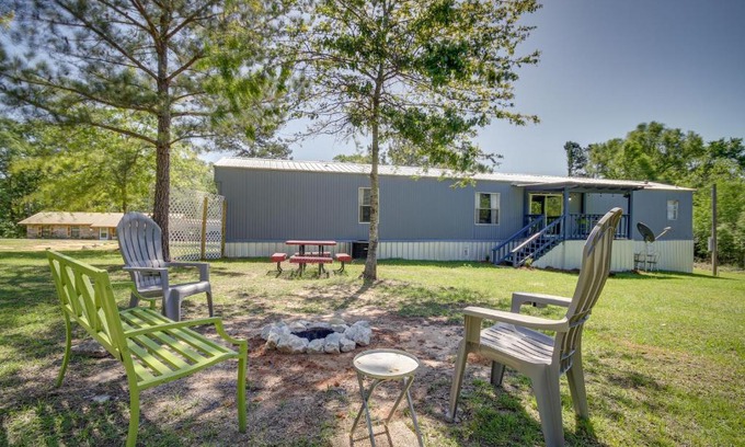 Newhebron House | Fire Pit and Deck Peaceful Silver Creek Retreat