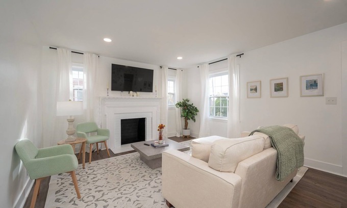 Golf Manor House | Fire Pit, Coffee Bar, Deck, Grill