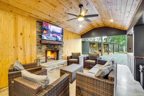 Tougaloo House | Fire Pits and Gazebo Lakefront Escape in Terry!