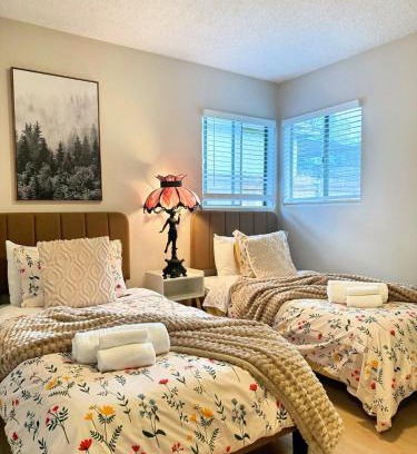 Mid Central House | Fire Support 3Bedroom Modern Luxury House in Central Pasadena