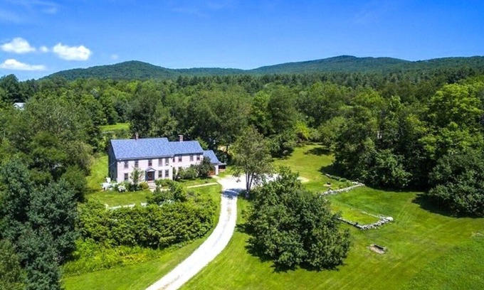 Weston House | Fireplace, Ski-Okemo, Apple Trees, Piano, Amazing Views, Firepit, Priory, Pool, Fields, Theatre!