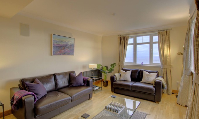 Brora Apartment | First floor 2-bedroom apartment with views over the famous James Braid Brora Golf Course.