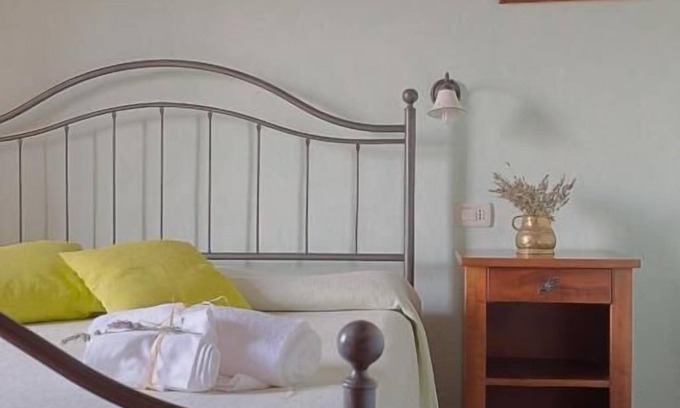 Terricciola Apartment | First floor apartment with 1 double bedroom