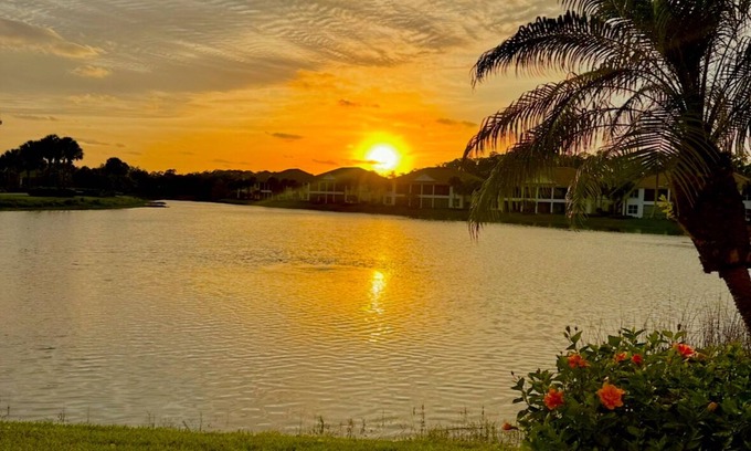 Bonita Springs Condo | First Floor Coach Home with Breathtaking Sunsets Overlooking Lake in Hawthorne