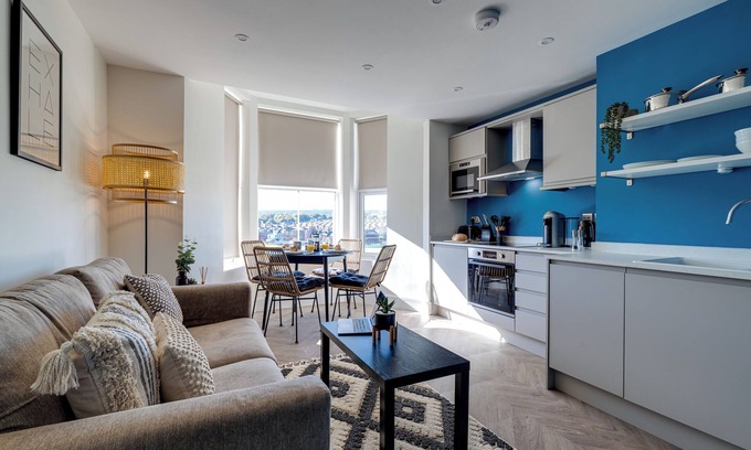 Scarborough Apartment | First floor modern apartment near North Bay Beach.