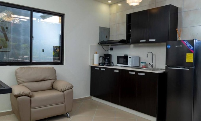 Alto Boquete Hotel | First floor room with small living room and kitchenette