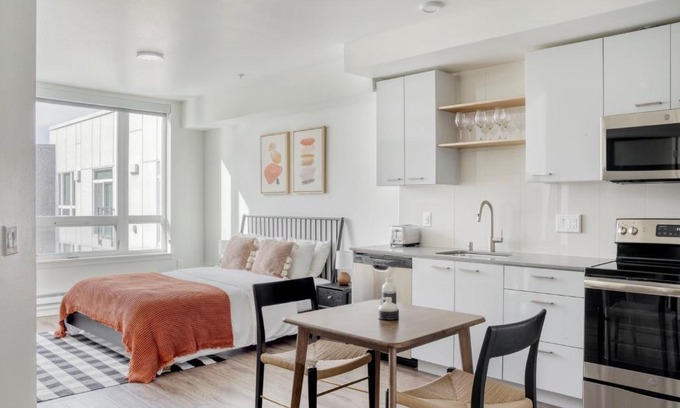 Yesler Terrace Apartment | First Hill studio w gym bbq nr park SEA-637