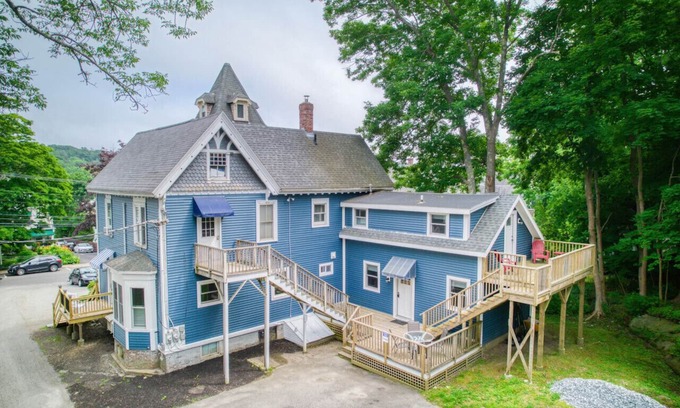 Boothbay Harbor Apartment | Firstmate by Rocky Coast Rentals