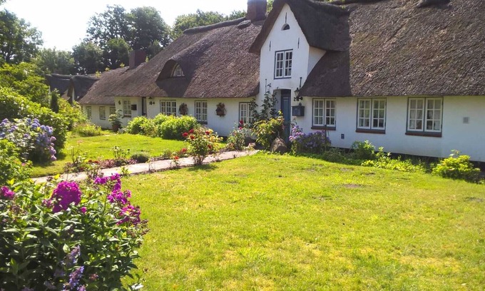 Leck Apartment | Fischerhuus Leck: Cozy vacation apartment for 2 people under thatch.