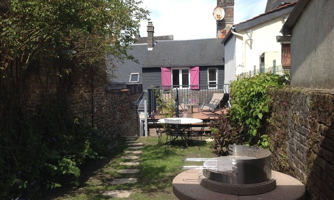 Saint-Valery-sur-Somme House | fisherman's house with garden and terrace facing south. Furnished tourist accommodation *