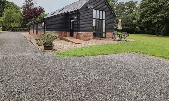 The Pelhams Cottage | FISHERMAN'S LODGE, family friendly, with a garden in Arkesden