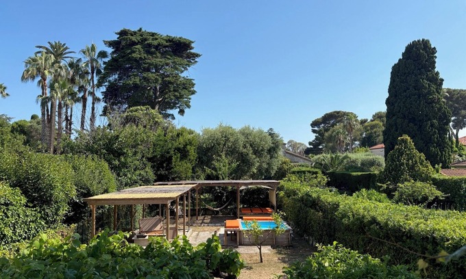 Cap-d'Antibes House | Fisherman's villa in Cap d'Antibes, 50m from Ondes beach