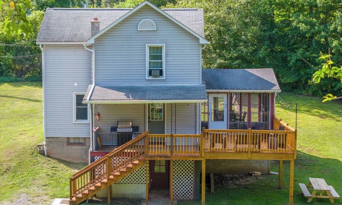 Renovo House | Fishing Paradise, Kayaks, outdoor games, and more