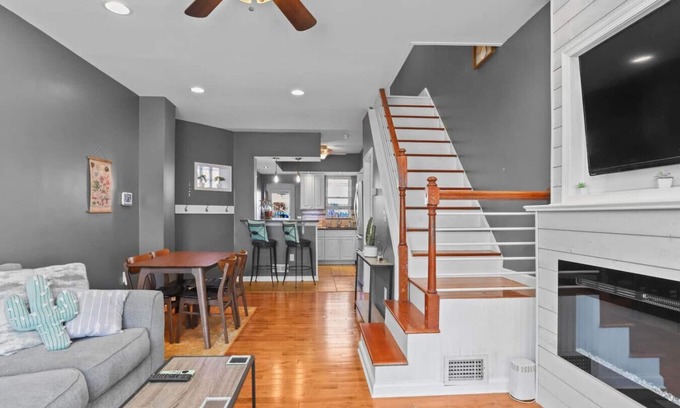 North Philadelphia House | Fishtown Fun 2BR Fireplace