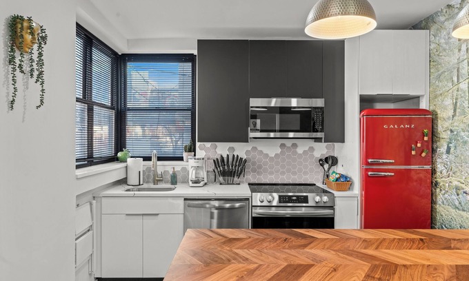 Northern Liberties Apartment | Fishtown Haven 2 King Beds Gated Parking