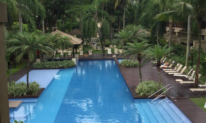 Enseada Apartment | Fit in gated beachfront condominium