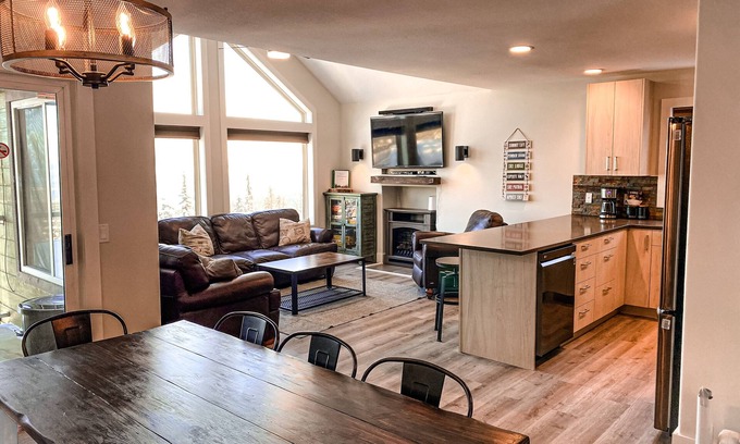Snow Pine Estates Ski Chalet | FIVE Bedroom Ski-In/Out Chalet, Private Sauna & Spectacular Mtn Views!